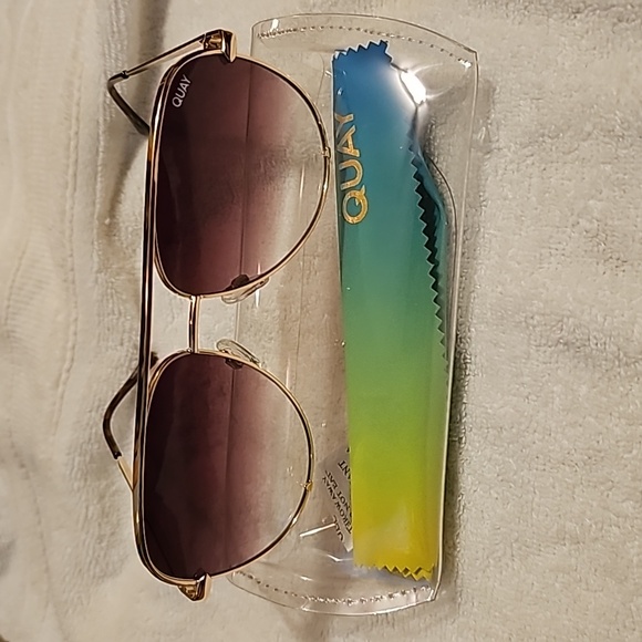 Quay Polarized Sunglasses - Picture 3 of 11